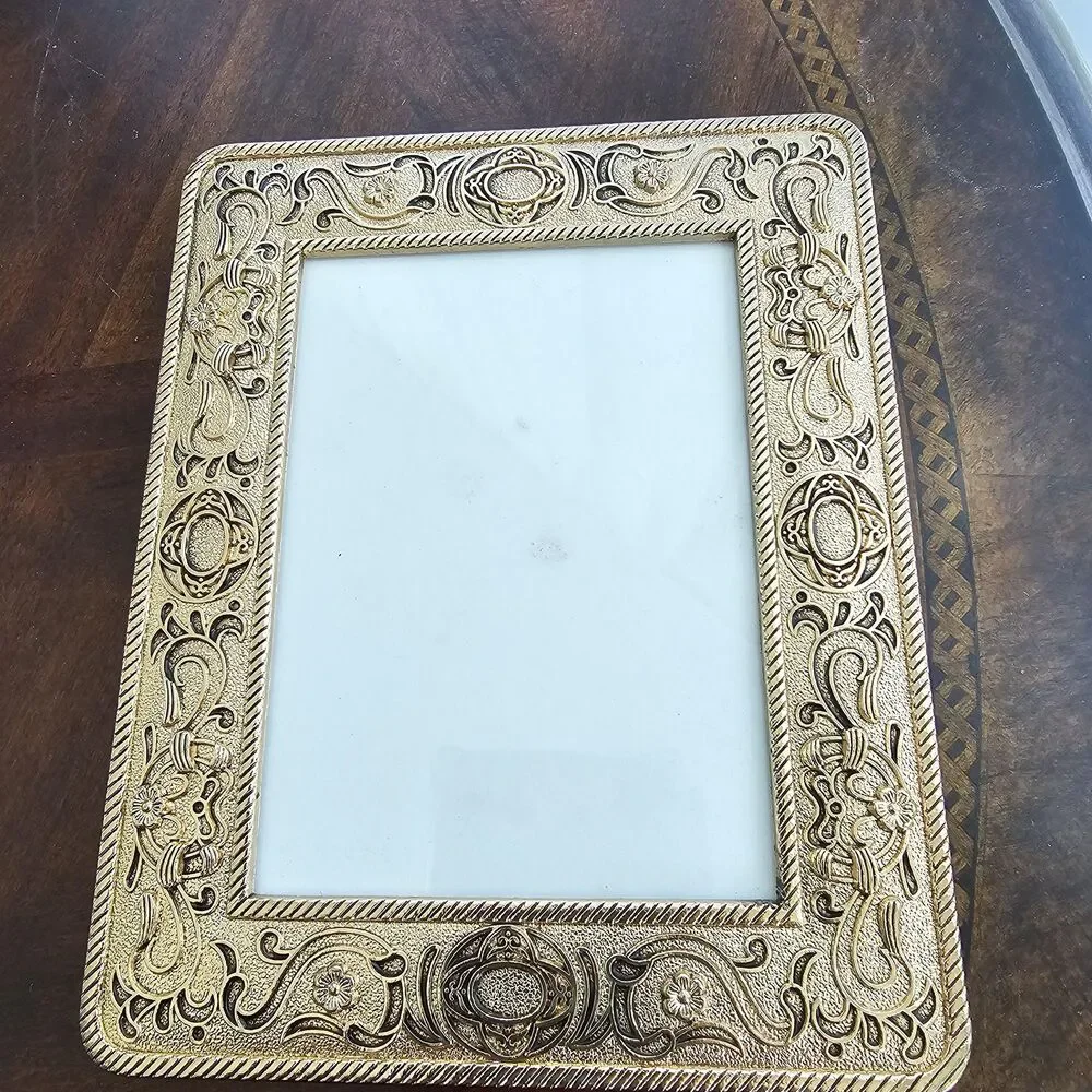 Frame | Baroque Style Tabletop Photo Frame | Gift-Ready Decor